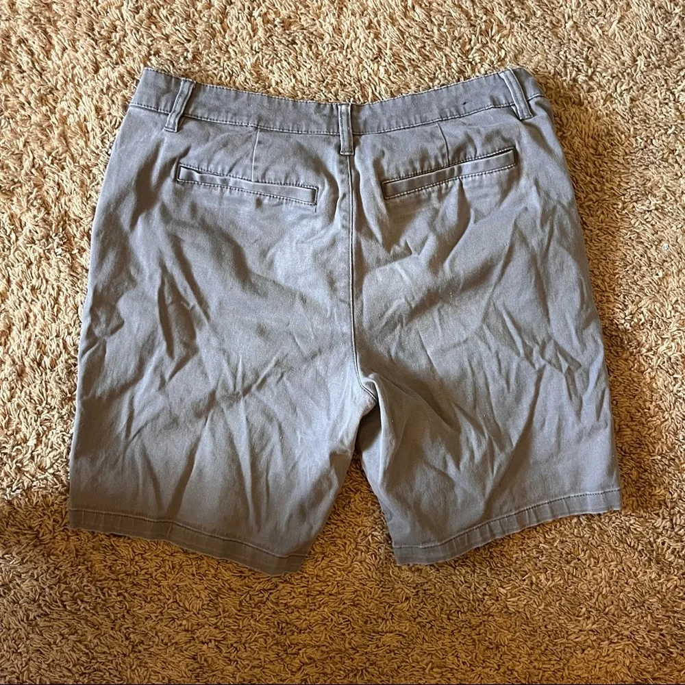 gray men’s chino shorts 32 in waiste
